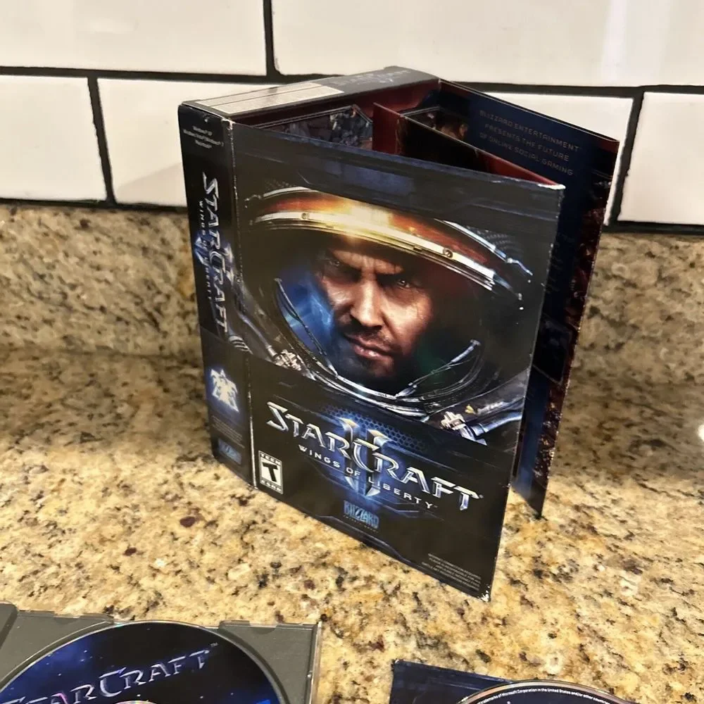 StarCraft  Wings of Liberty Expansion Set , original box, strategy guide Lot
